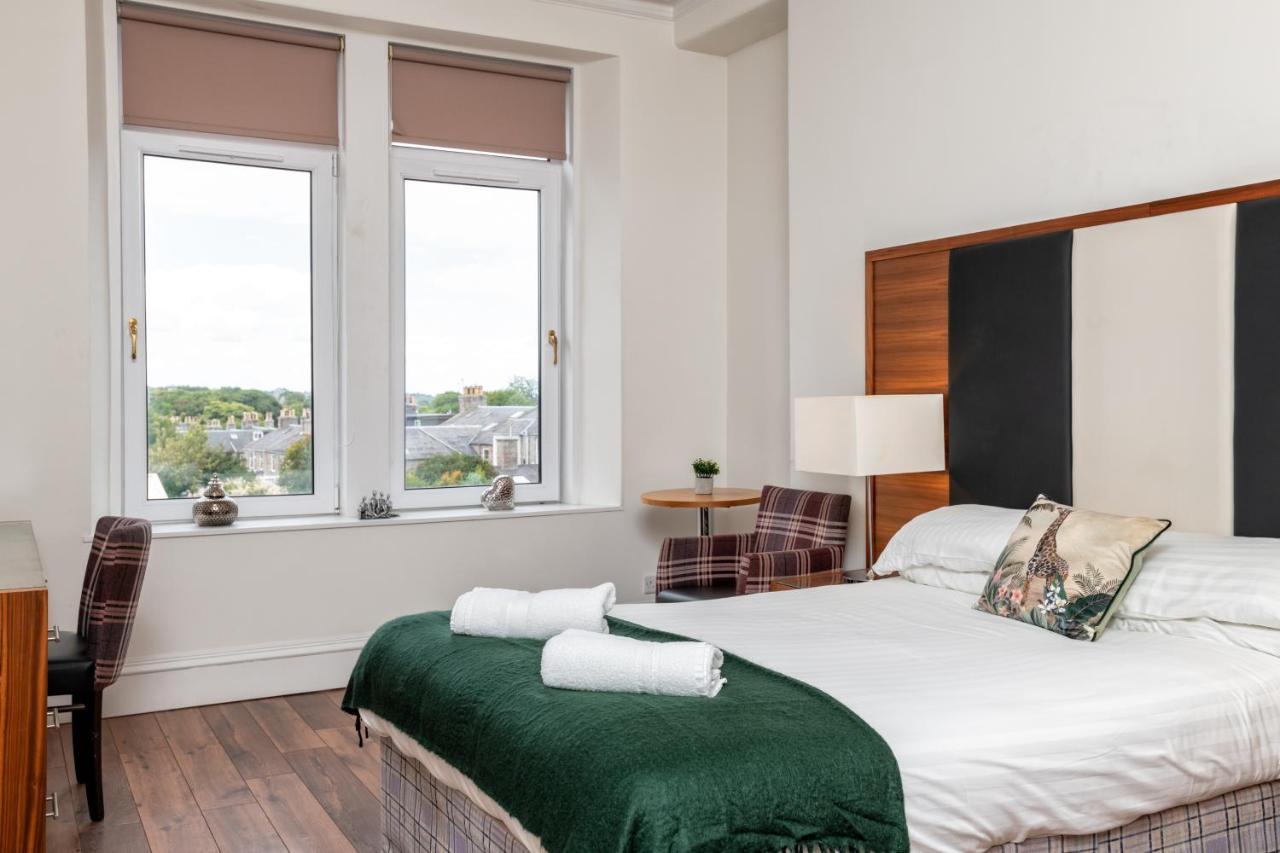 Spacious 5-bedroom Townhouse In The West-end