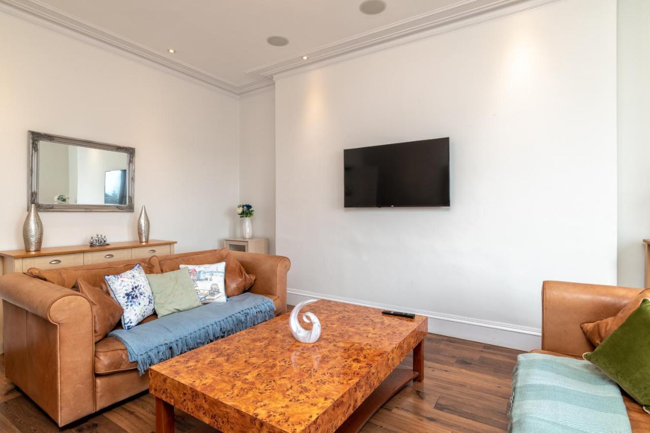 Spacious 5-bedroom Townhouse In The West-end * Aberdeen