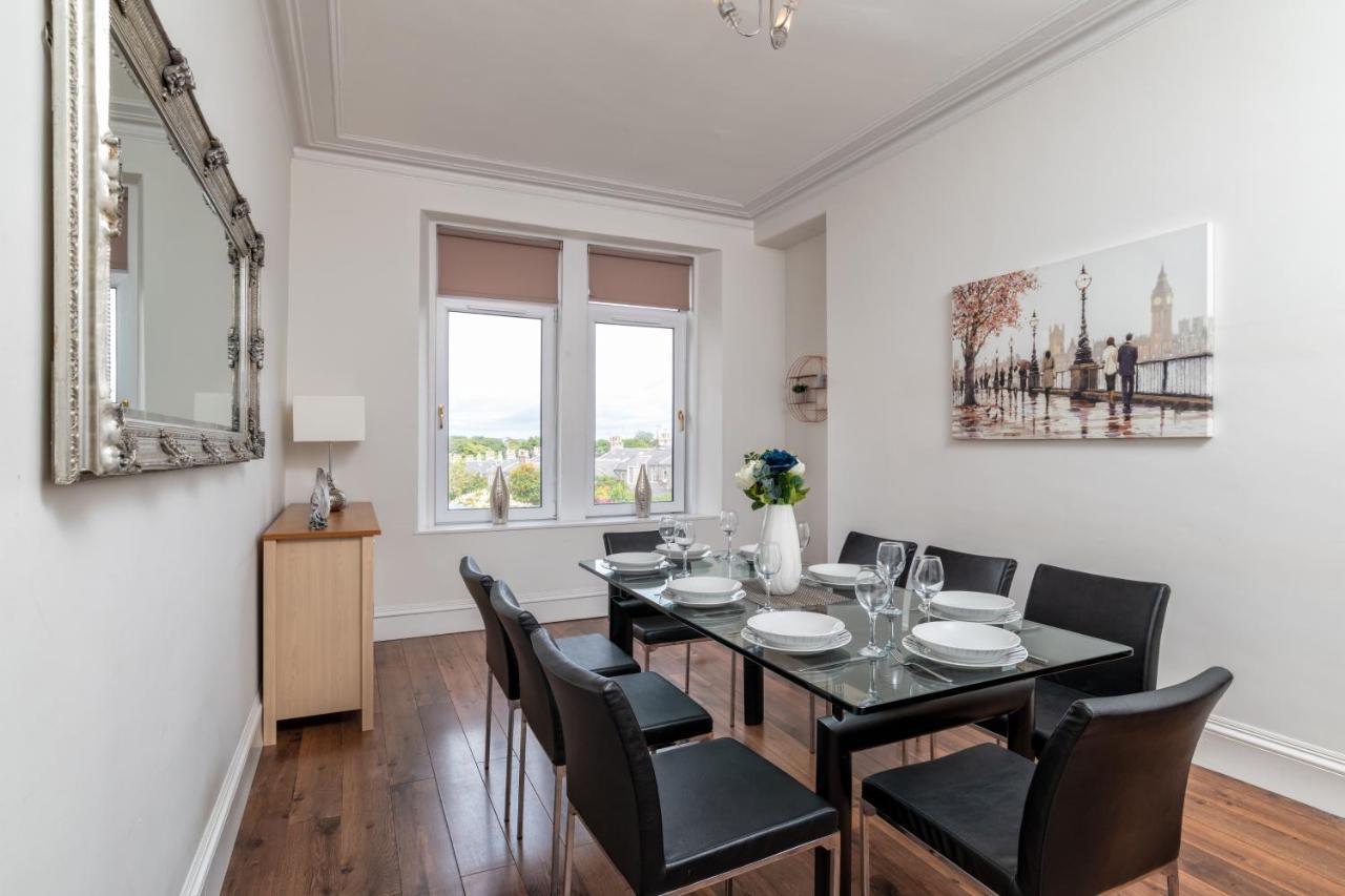 Apartment Spacious 5-bedroom Townhouse In The West-end