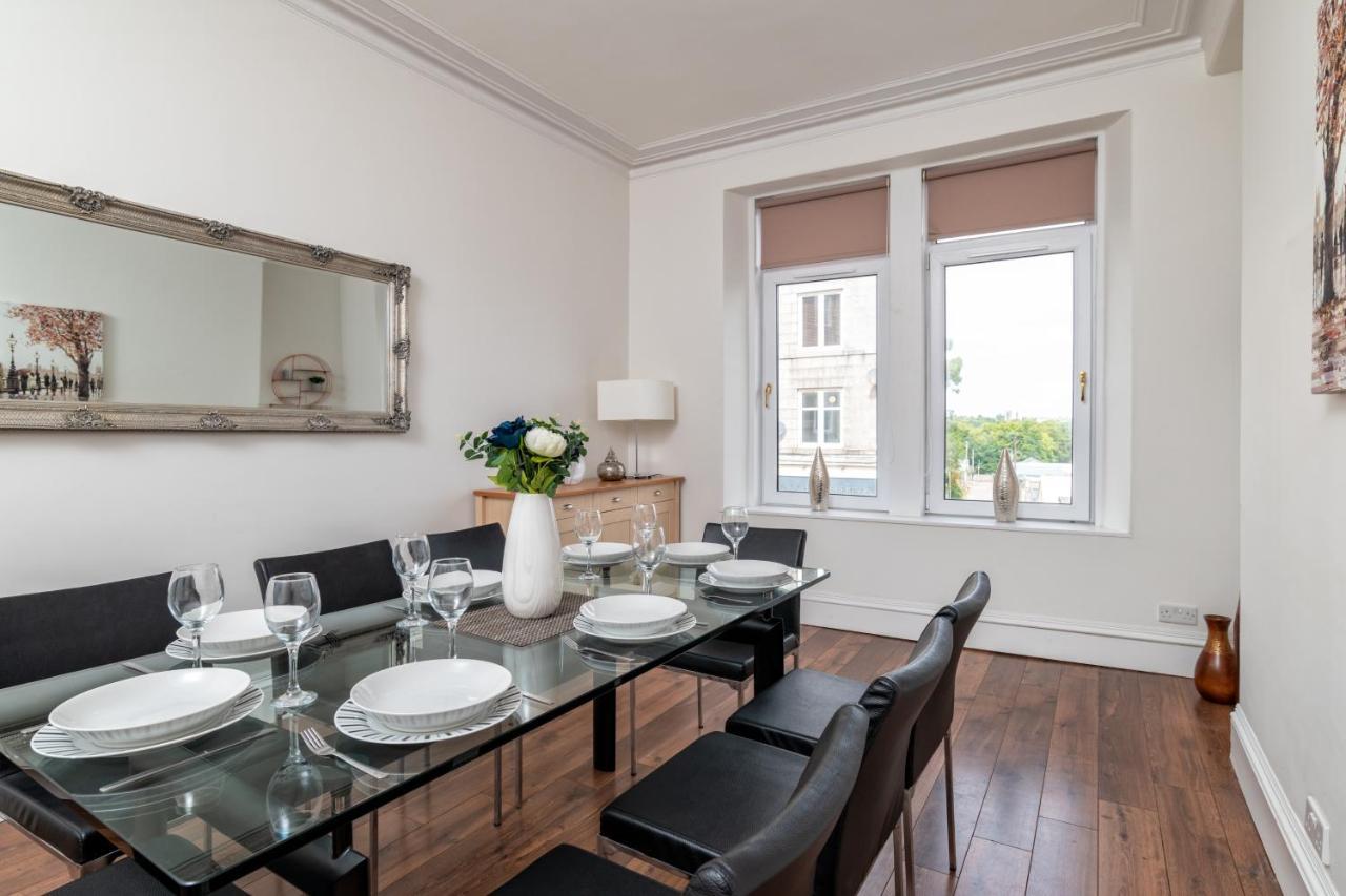Spacious 5-bedroom Townhouse In The West-end *